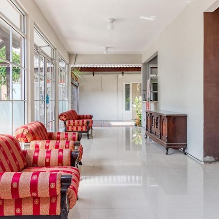 Готель Reddoorz Near Malioboro Tugu Station Jogja 2 Джок'якарта Екстер'єр фото