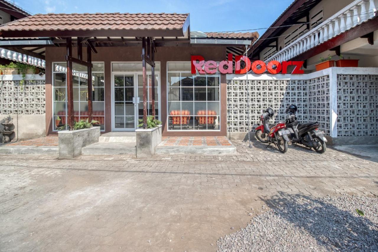 Готель Reddoorz Near Malioboro Tugu Station Jogja 2 Джок'якарта Екстер'єр фото