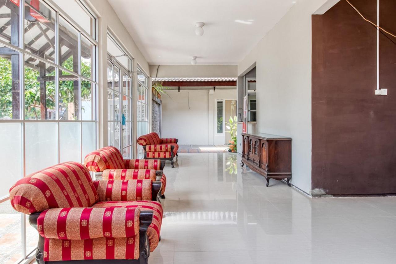Готель Reddoorz Near Malioboro Tugu Station Jogja 2 Джок'якарта Екстер'єр фото