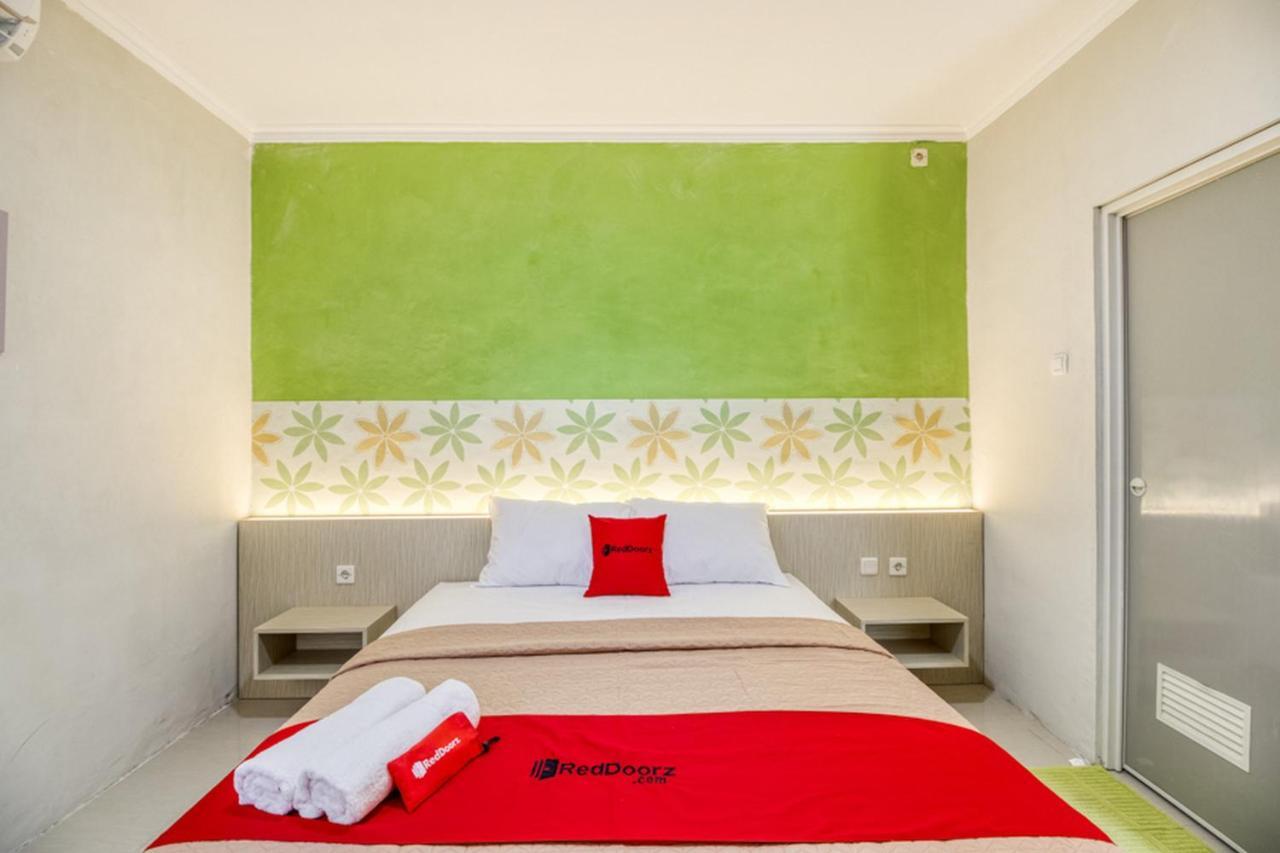 Готель Reddoorz Near Malioboro Tugu Station Jogja 2 Джок'якарта Екстер'єр фото