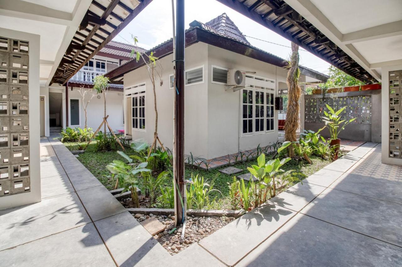 Готель Reddoorz Near Malioboro Tugu Station Jogja 2 Джок'якарта Екстер'єр фото