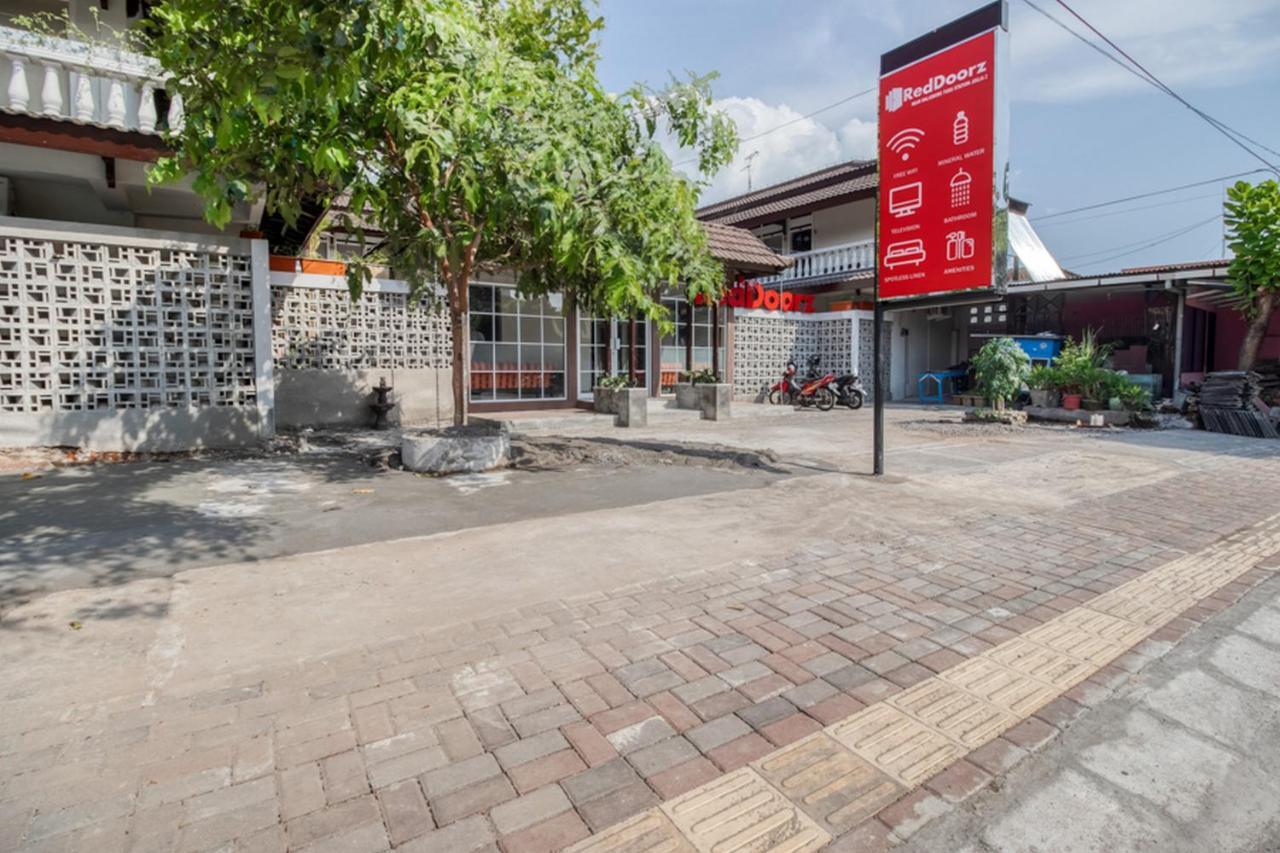 Готель Reddoorz Near Malioboro Tugu Station Jogja 2 Джок'якарта Екстер'єр фото