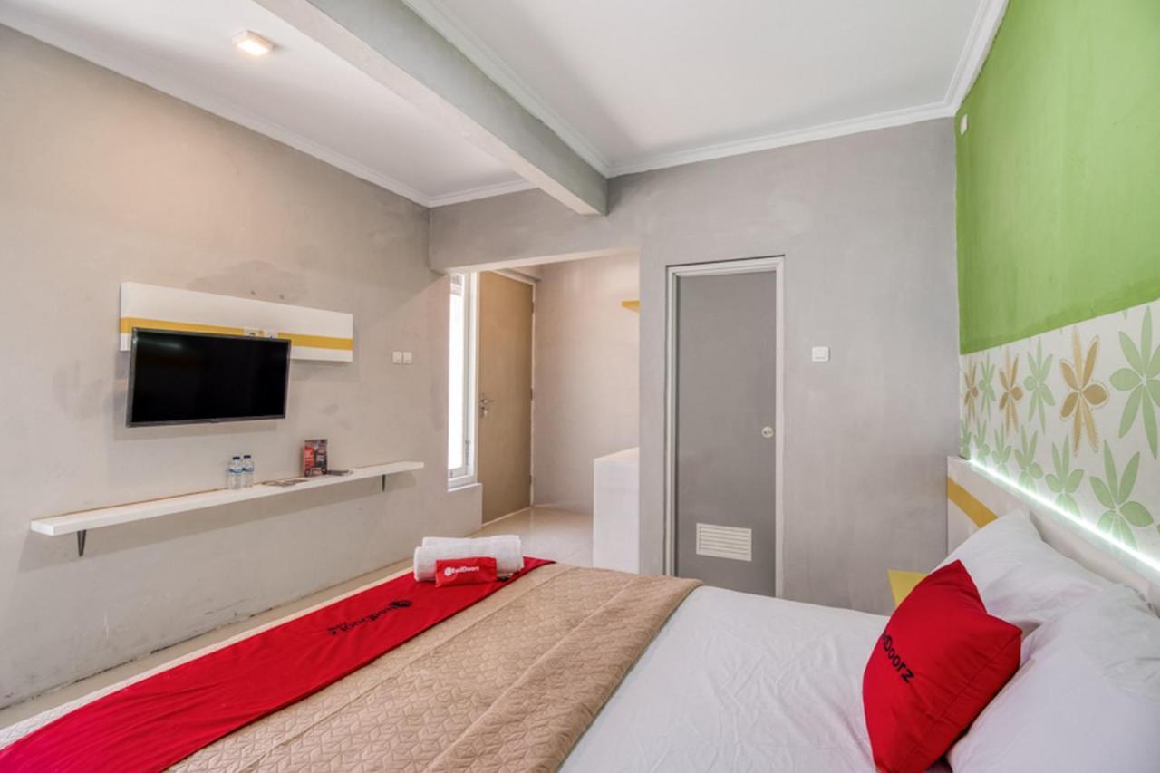 Готель Reddoorz Near Malioboro Tugu Station Jogja 2 Джок'якарта Екстер'єр фото