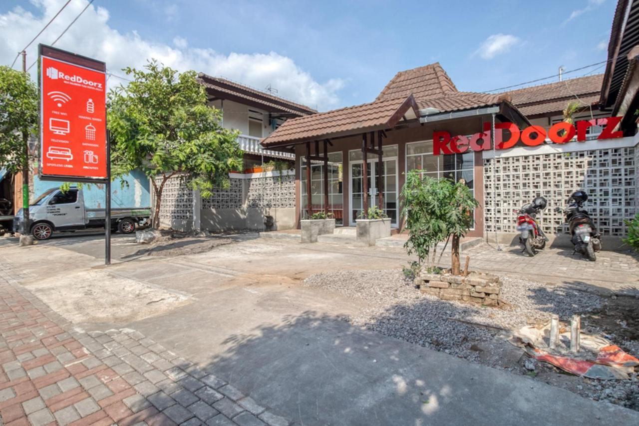 Готель Reddoorz Near Malioboro Tugu Station Jogja 2 Джок'якарта Екстер'єр фото