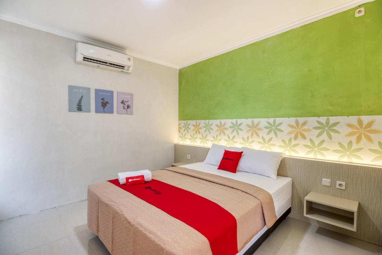 Готель Reddoorz Near Malioboro Tugu Station Jogja 2 Джок'якарта Екстер'єр фото