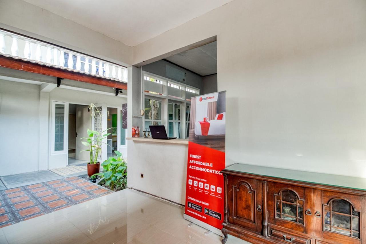 Готель Reddoorz Near Malioboro Tugu Station Jogja 2 Джок'якарта Екстер'єр фото