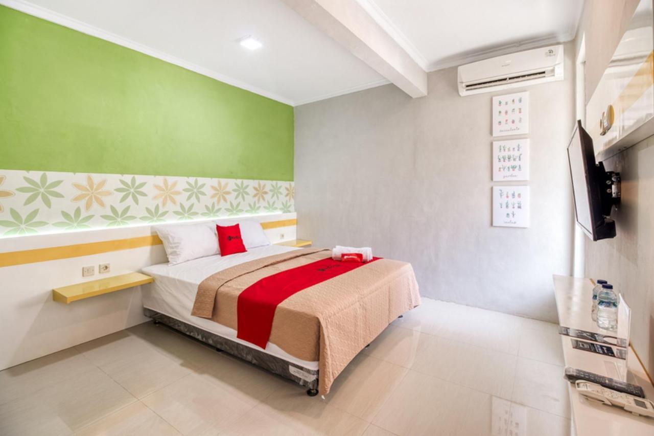 Готель Reddoorz Near Malioboro Tugu Station Jogja 2 Джок'якарта Екстер'єр фото