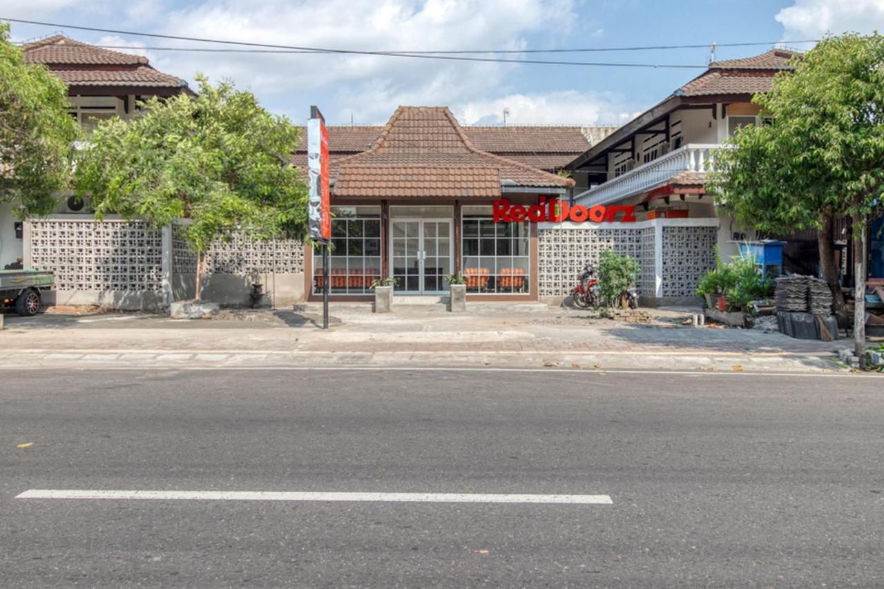 Готель Reddoorz Near Malioboro Tugu Station Jogja 2 Джок'якарта Екстер'єр фото